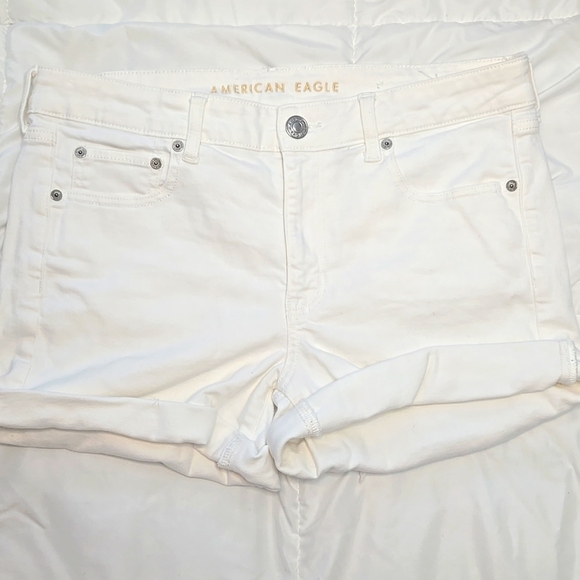 🍉 American Eagle Midi White Shorts 12 - Picture 1 of 5